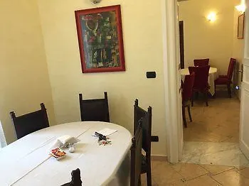 לינה וארוחת בוקר Acropoli