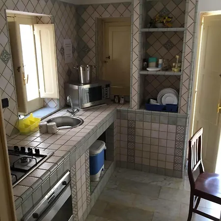 לינה וארוחת בוקר Acropoli 3*